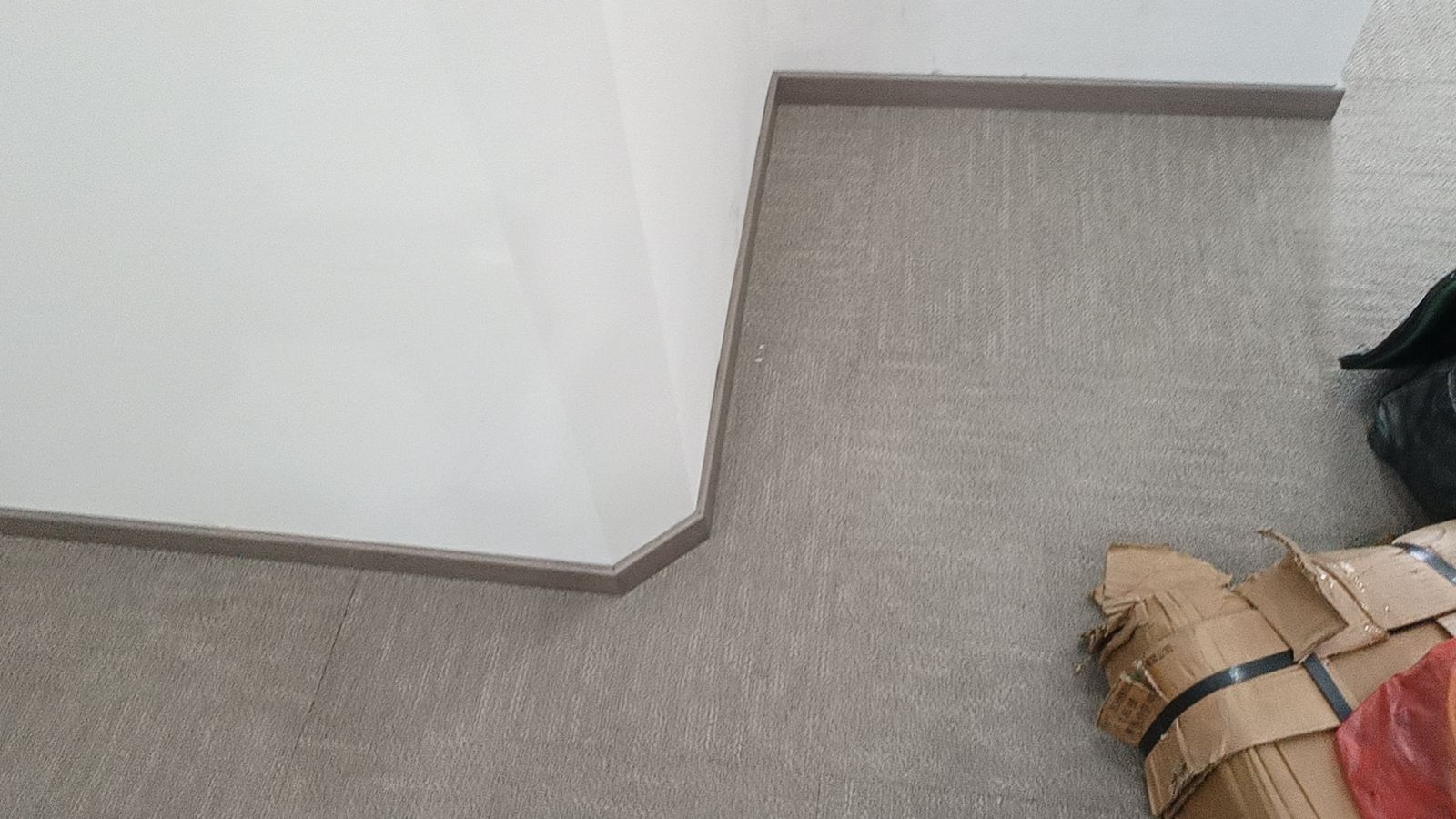 中国江苏省苏州市昆山市汇杰商务大厦**室
