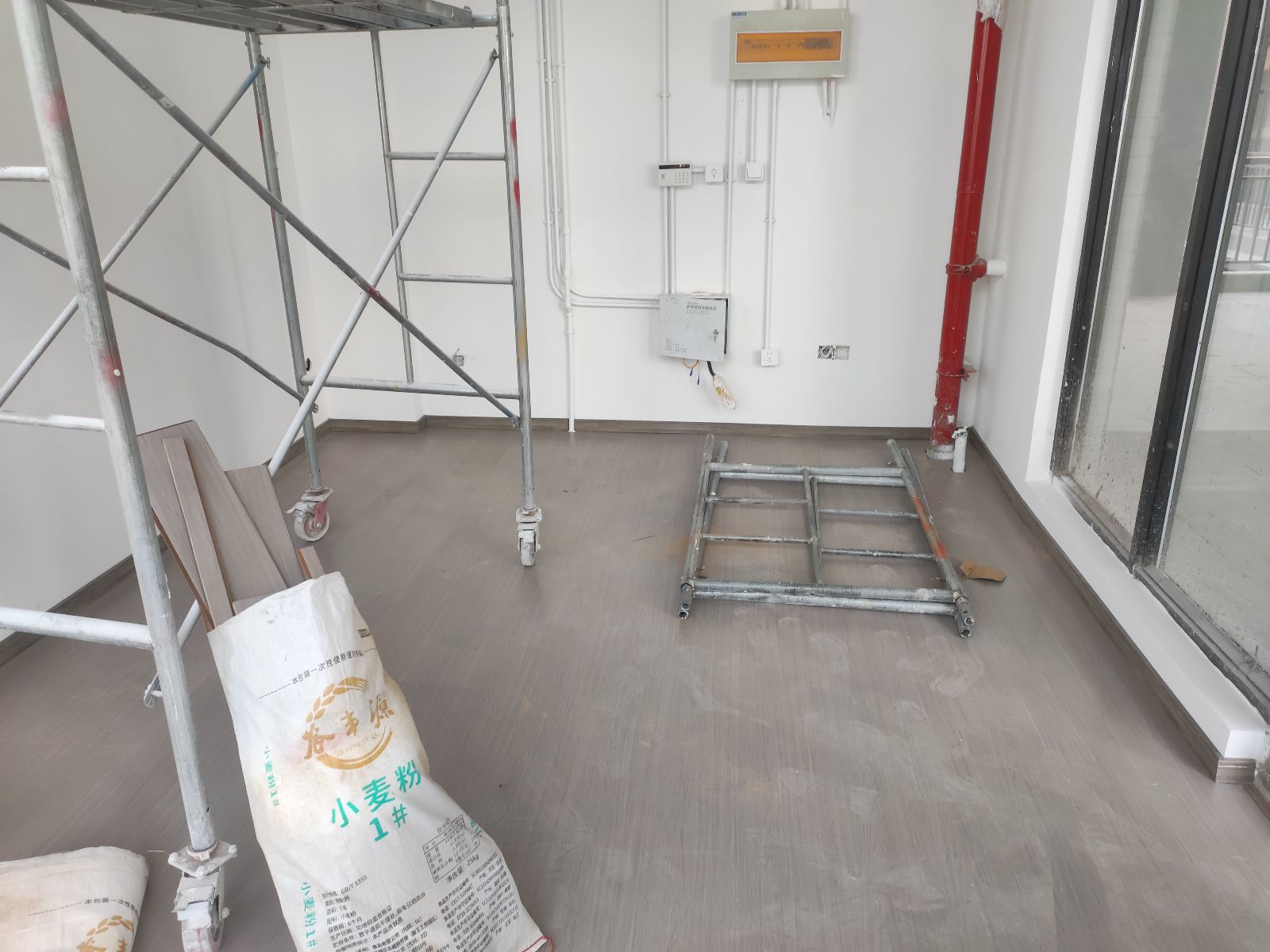 中国江苏省苏州市昆山市花桥绿地**城B区西门对面商铺良咔门店