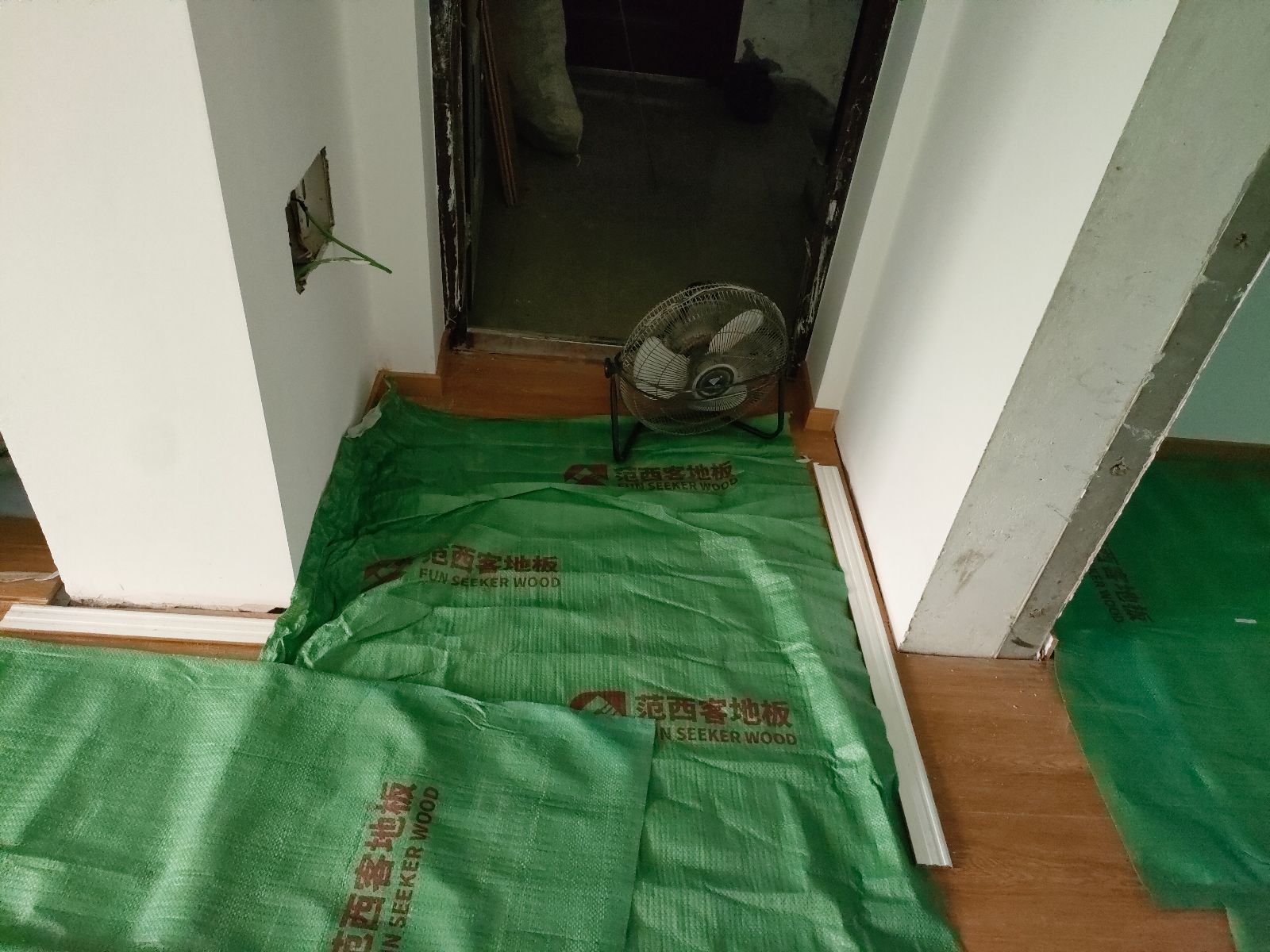 中国江苏省苏州市昆山市张浦镇银河新都**栋**