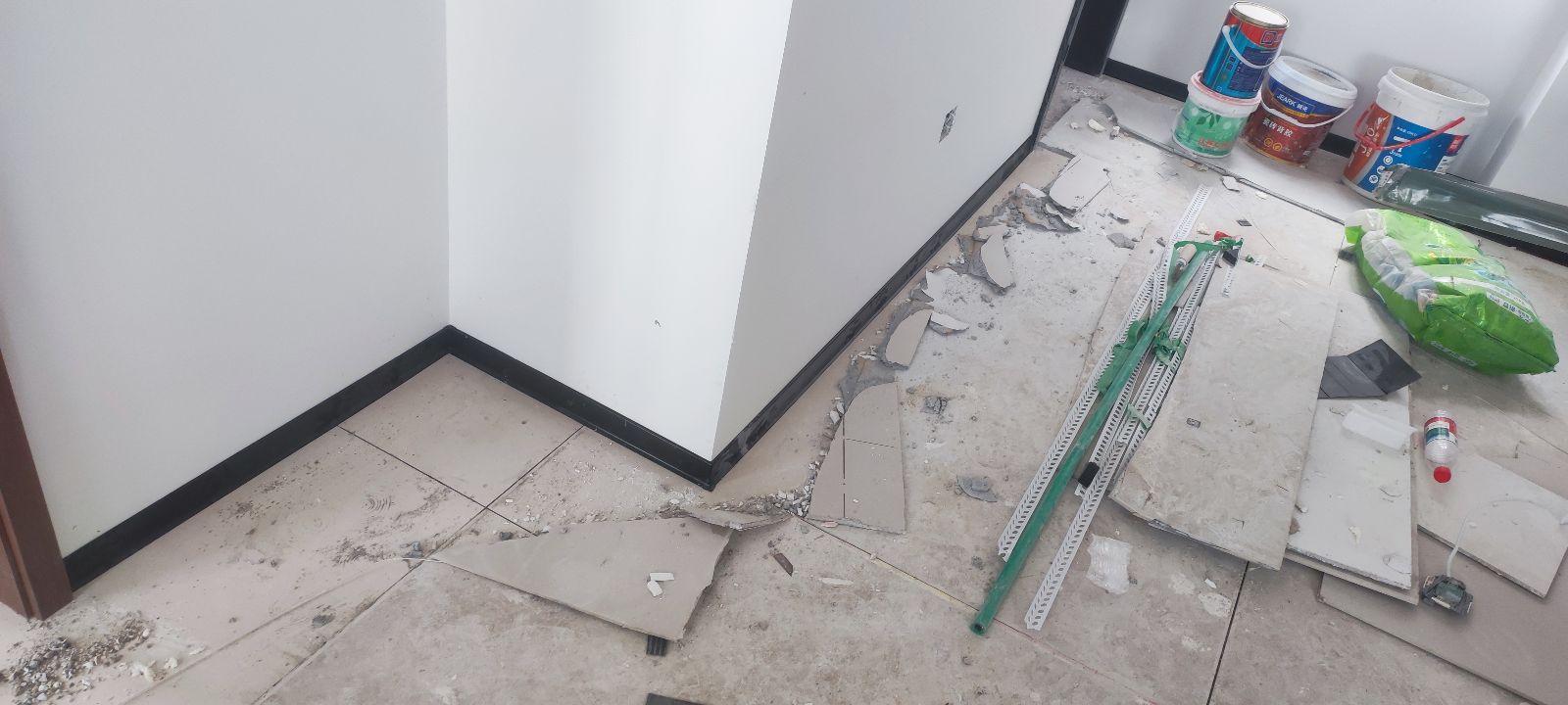 中国江苏省苏州市昆山市阳澄湖滨花园大厦A栋**