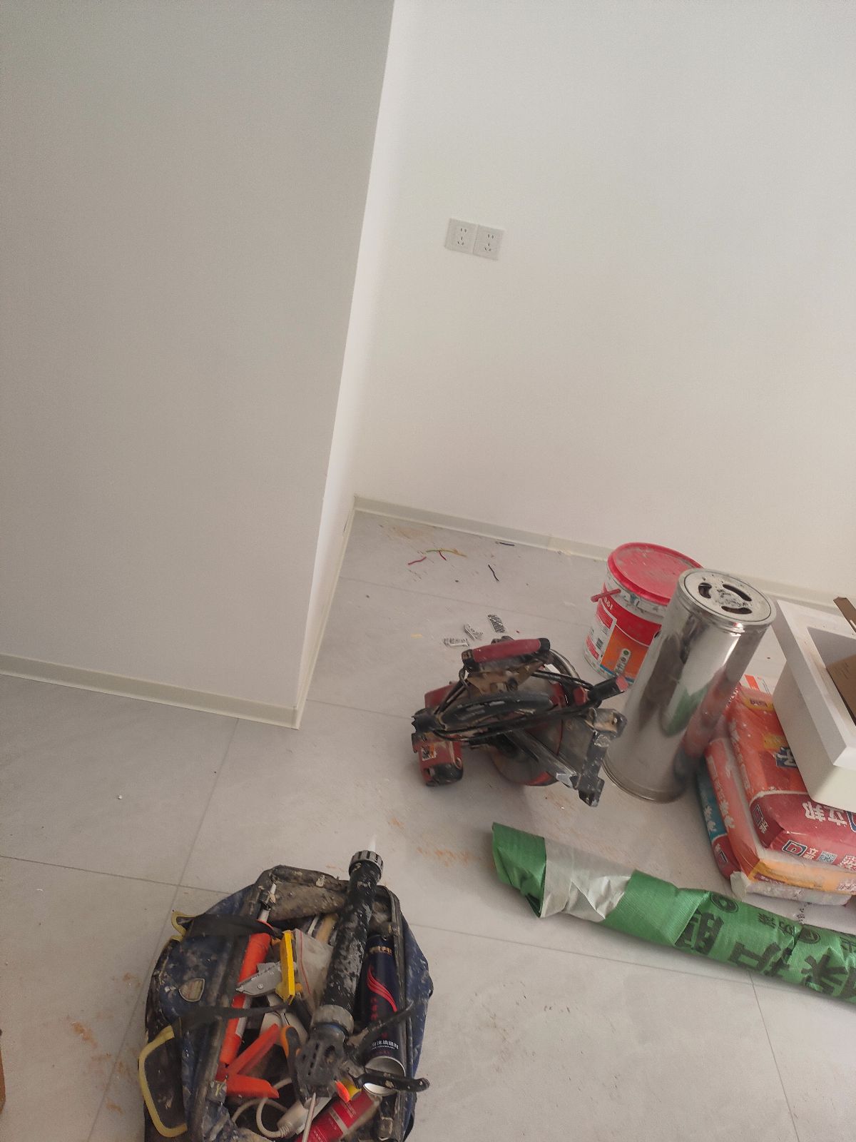 中国江苏省苏州市太仓市古松弄**栋**室