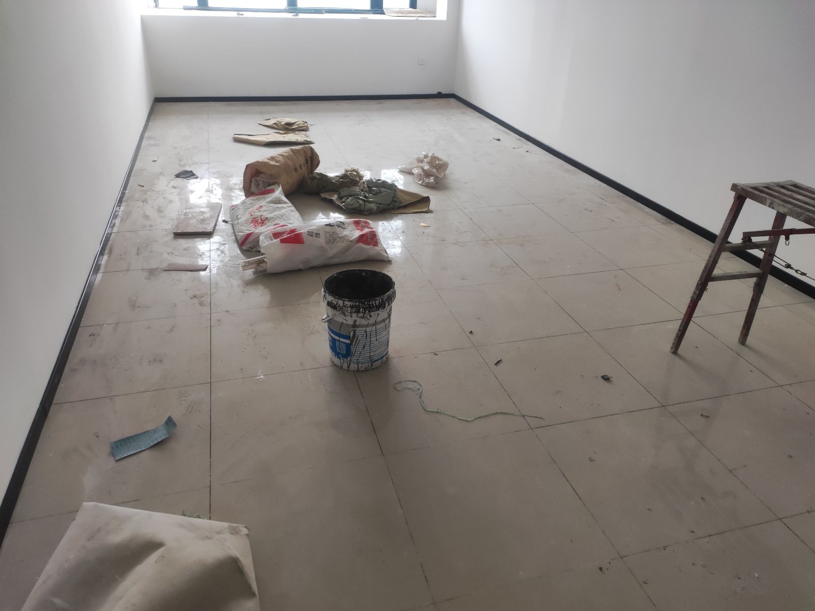 中国江苏省苏州市昆山市仕泰隆国际C区**楼**室