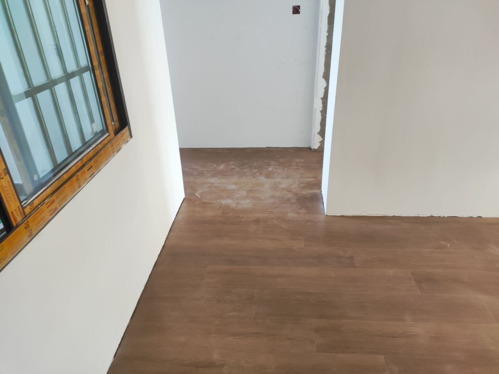 中国江苏省苏州市昆山市永共西南花园B区北门**栋