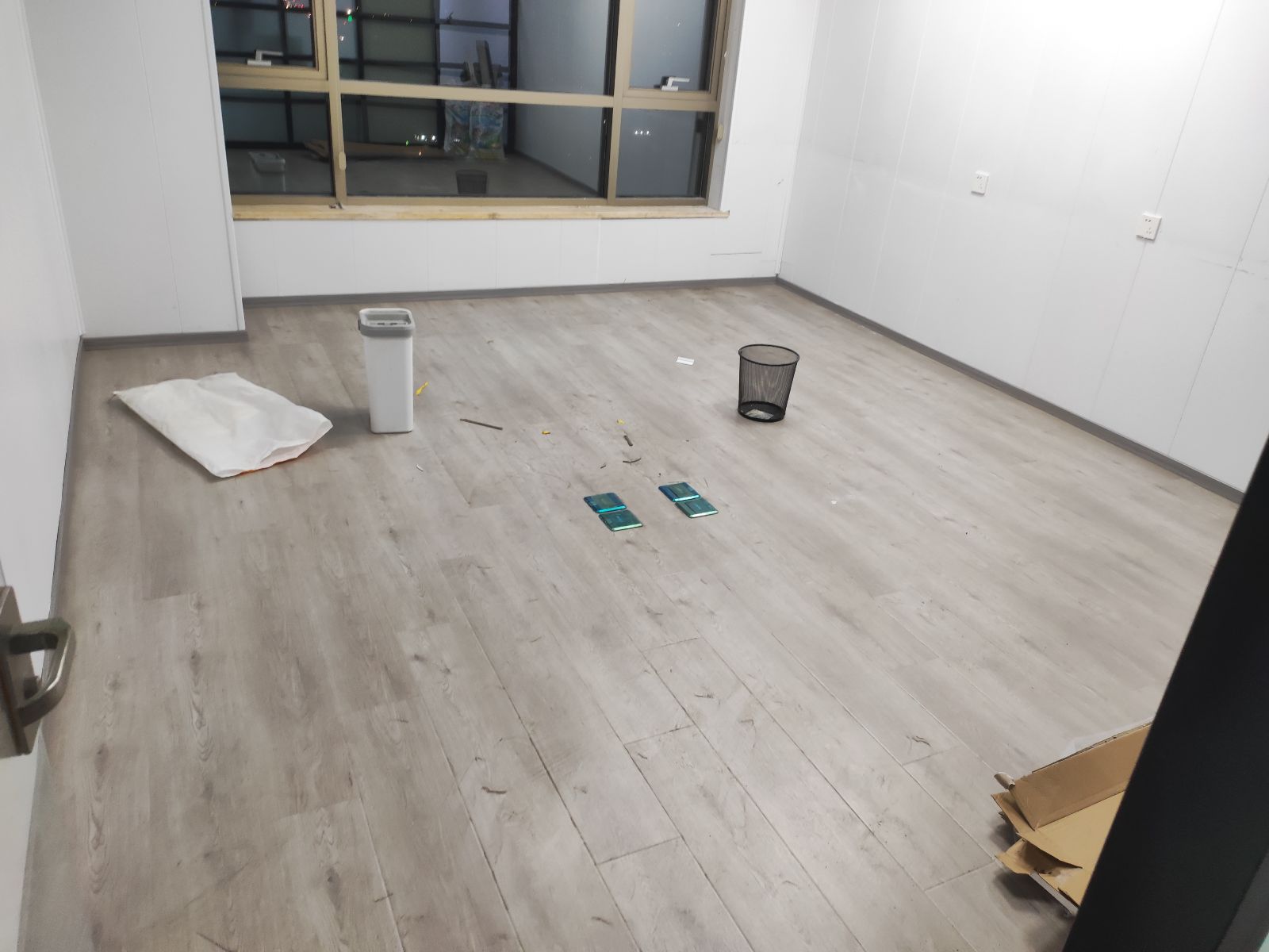 中国江苏省苏州市昆山市现代广场A座**地板