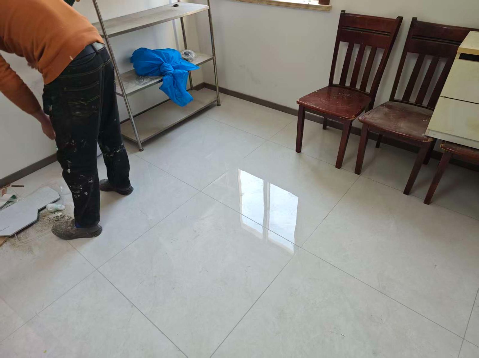 中国江苏省苏州市昆山市澞和苑**号楼**