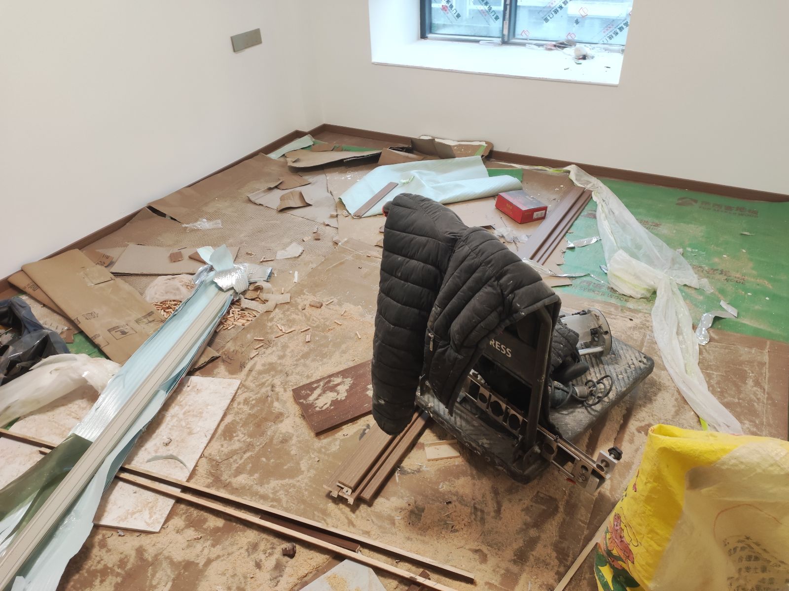 中国江苏省苏州市太仓市华侨花园**栋**室