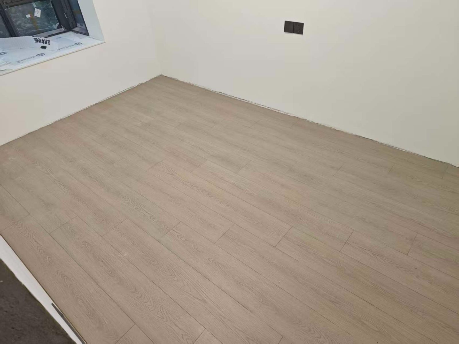 中国上海市嘉定区春荣路润渡佳苑东区**弄**号**室