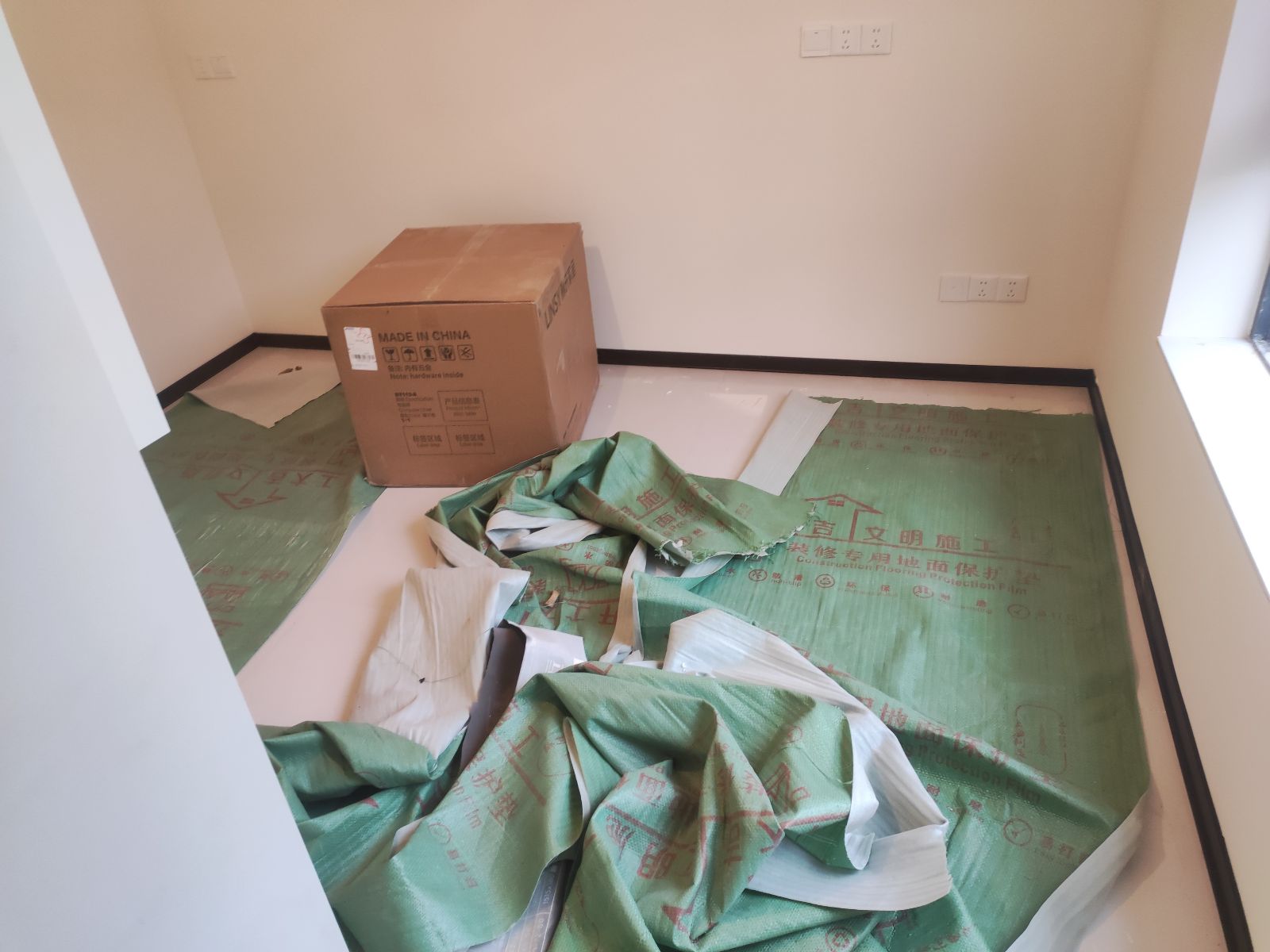 中国江苏省苏州市昆山市丽水湾**栋**