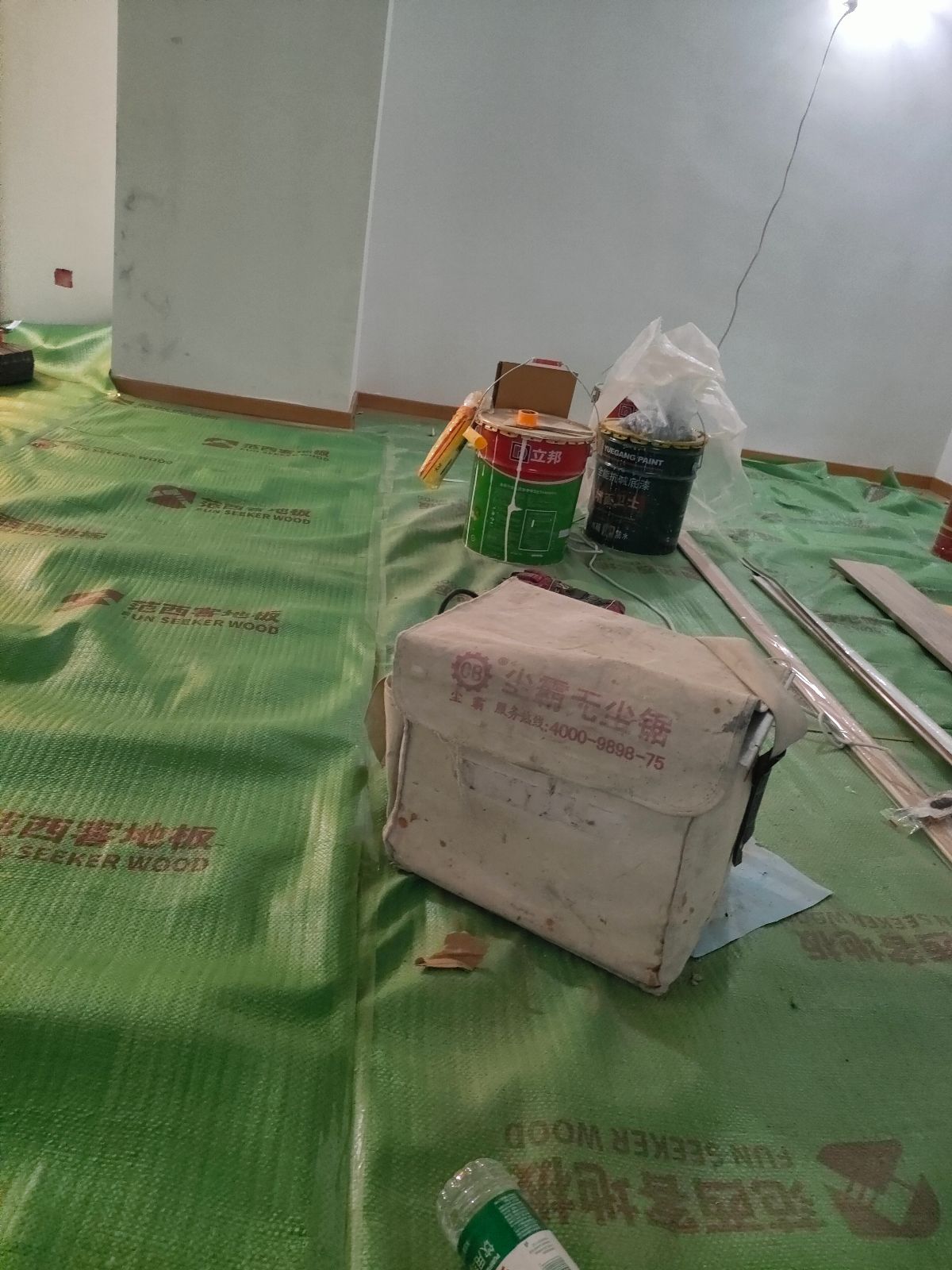 中国江苏省苏州市昆山市阅荟商业广场**号办公楼**到**