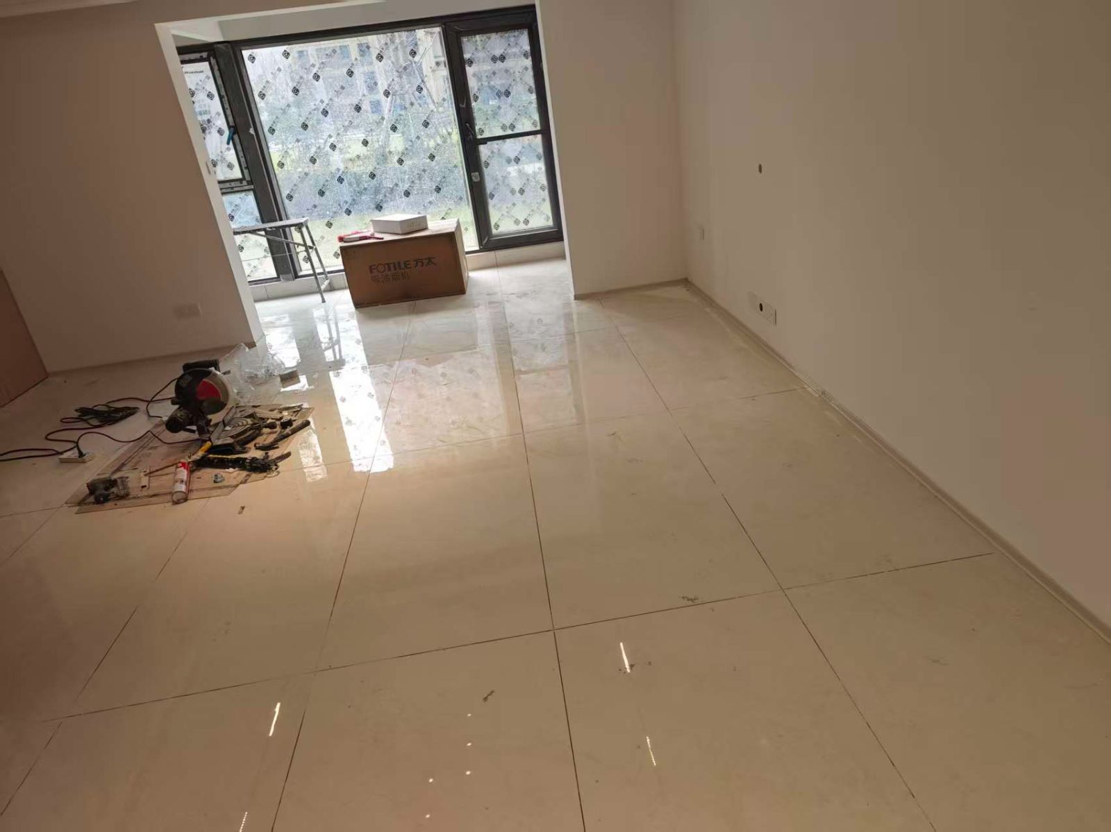 中国江苏省苏州市昆山市都荟**季**栋**