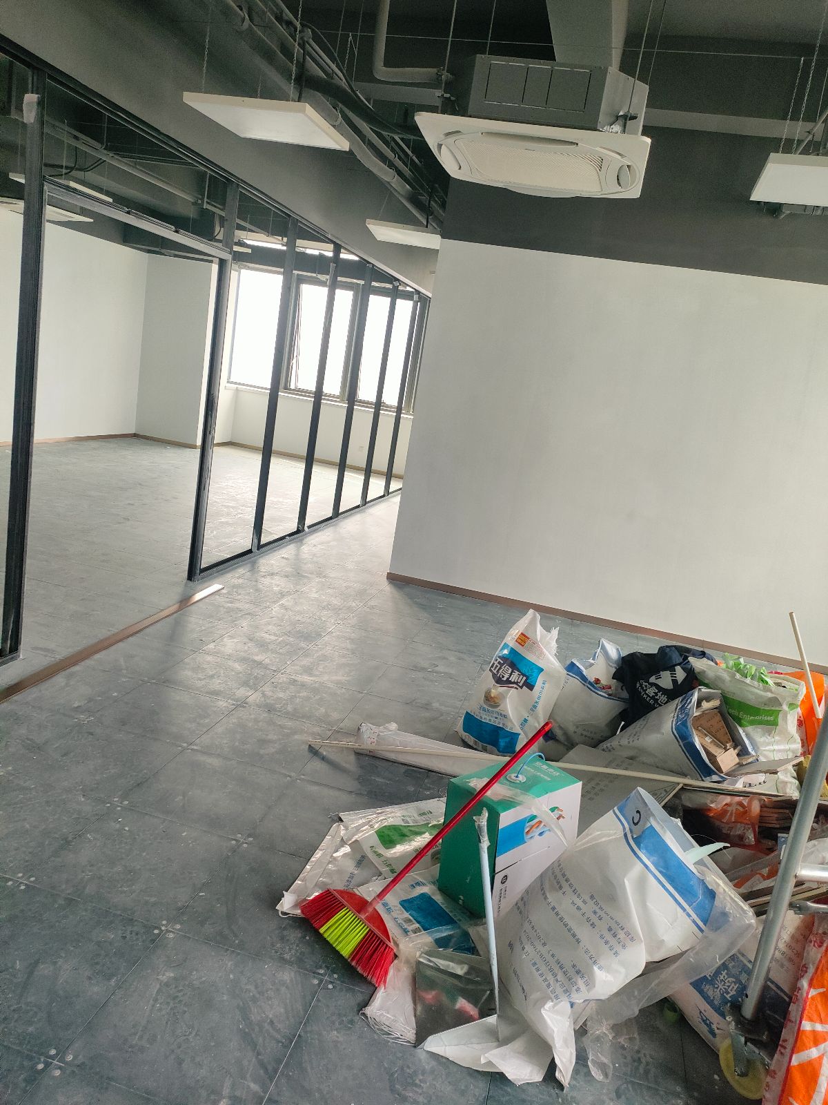 中国江苏省苏州市昆山市夏东街金融街A座**-**