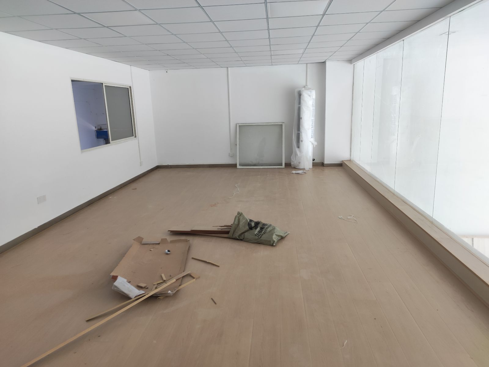 中国江苏省苏州市昆山市昆嘉路**号**号房吉利汽车