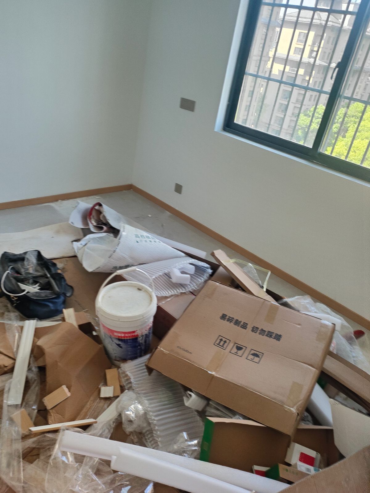 中国江苏省苏州市昆山市顺城名湾**栋**室