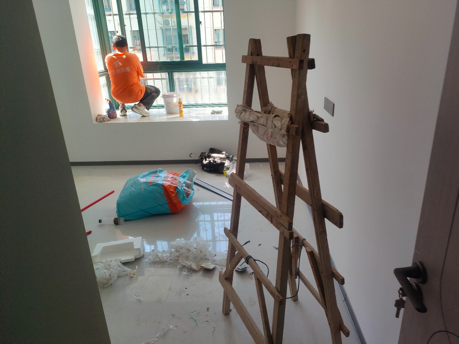 中国江苏省苏州市昆山市张浦银河新都**栋**室