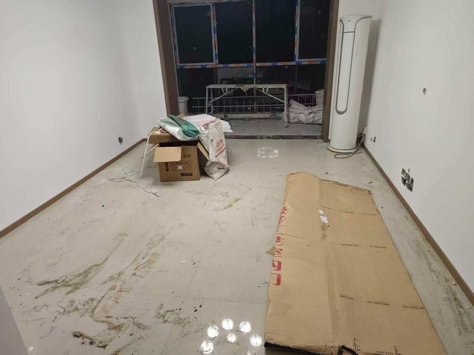 中国江苏省苏州市昆山市张浦银河新都**栋**室