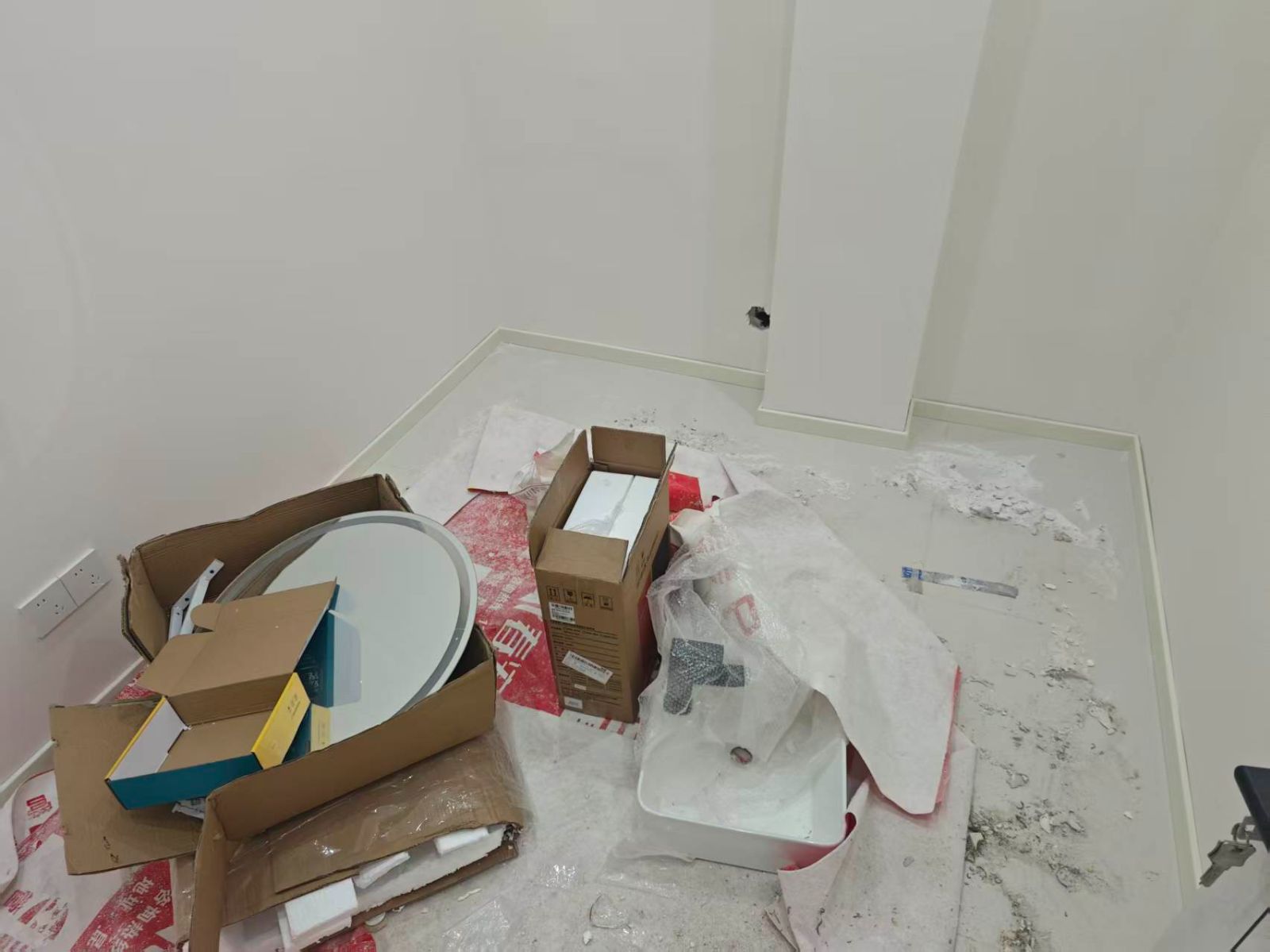 中国江苏省苏州市昆山市怡泰SPA·泰疗按摩(城东公元壹号店)隔壁一家