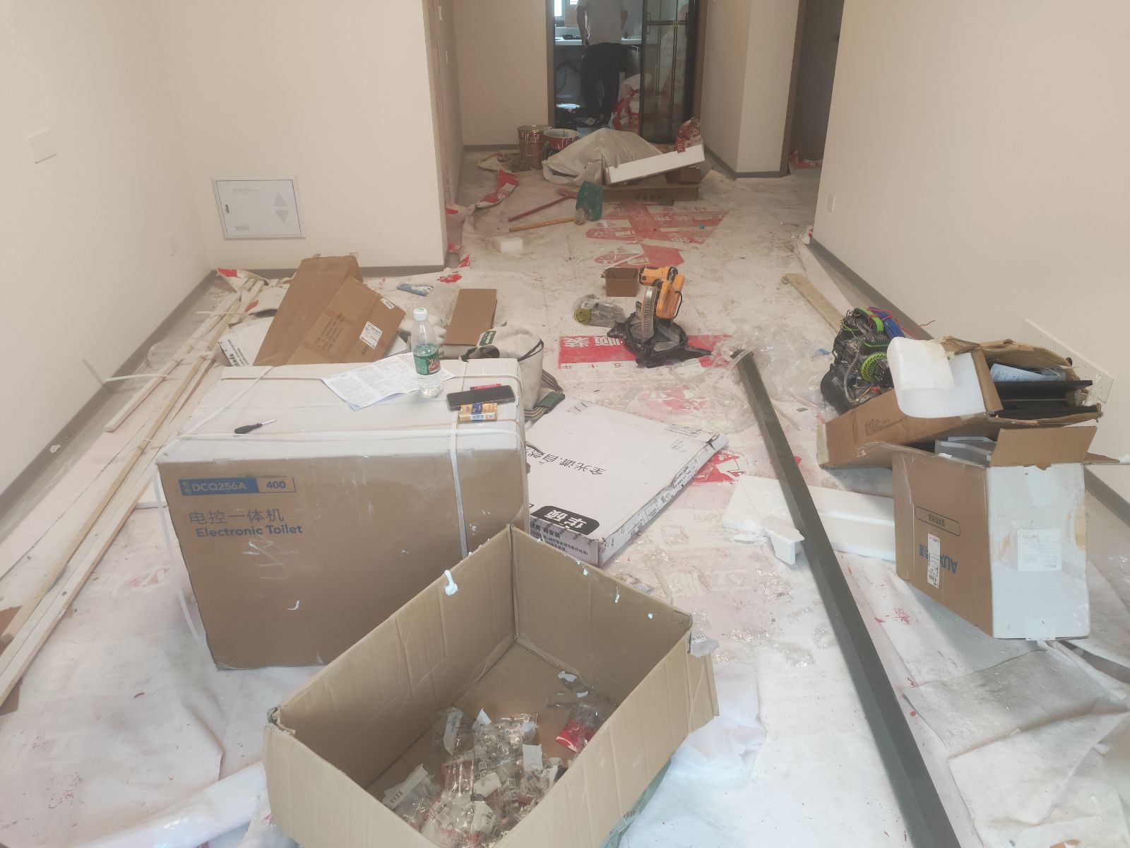 中国江苏省苏州市昆山市张浦亲水佳苑**栋**室